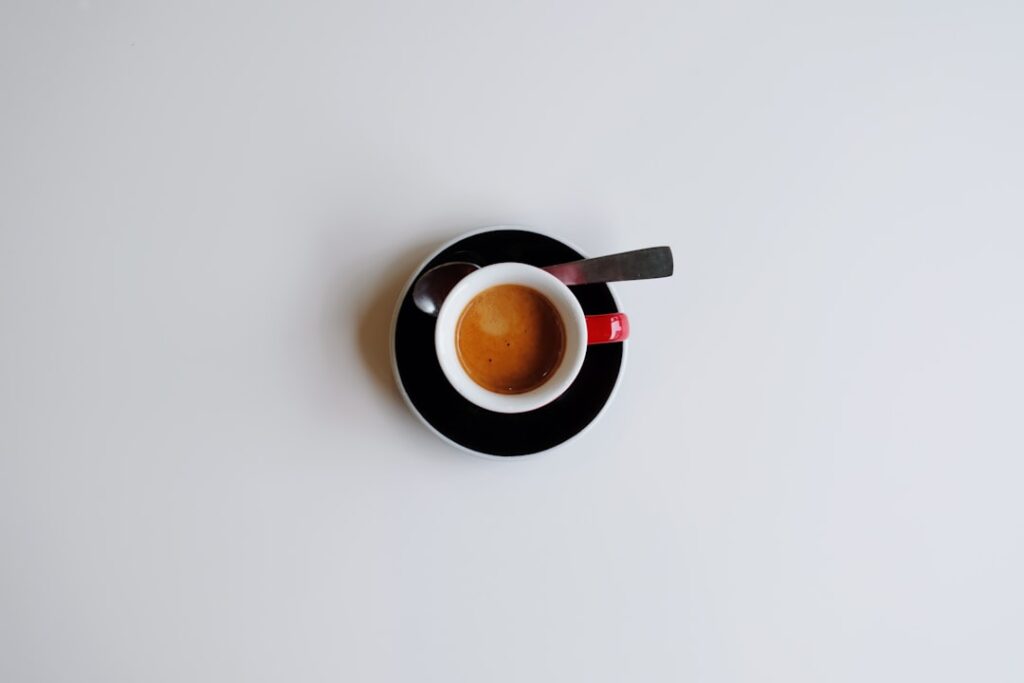 Kaffeeflecken entfernen leicht gemacht: Saubere Tipps und clevere Hausmittel